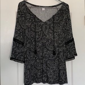 Old Navy black and white blouse